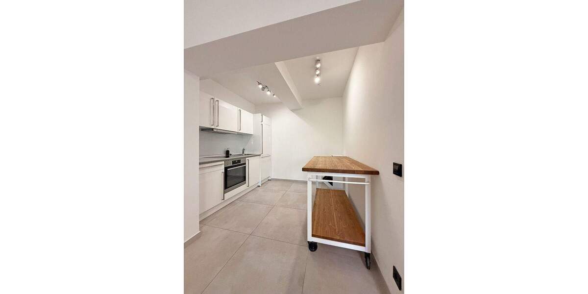 Etagenwohnung Düsseldorf Oberkassel - 2 Zimmer, 82 m&sup2;, 1.790&euro; | Angebot:24713021