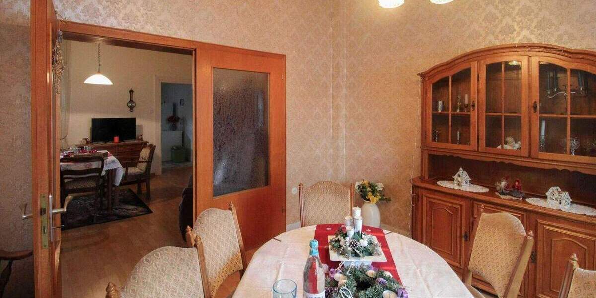 Haus sucht Handwerker: Sanierungsbedürftiges Einfamilienhaus in Dormagen-Delrath mit Ausbaupotential 8 zimmer