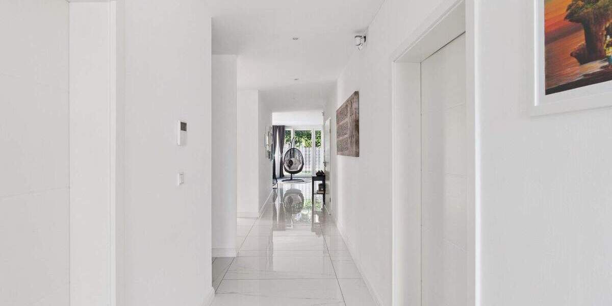 Düsseldorf ganz nah: Hochwertige DHH mit 2 WE, Garten, Garage u. 2. Stellplätzen 8 zimmer