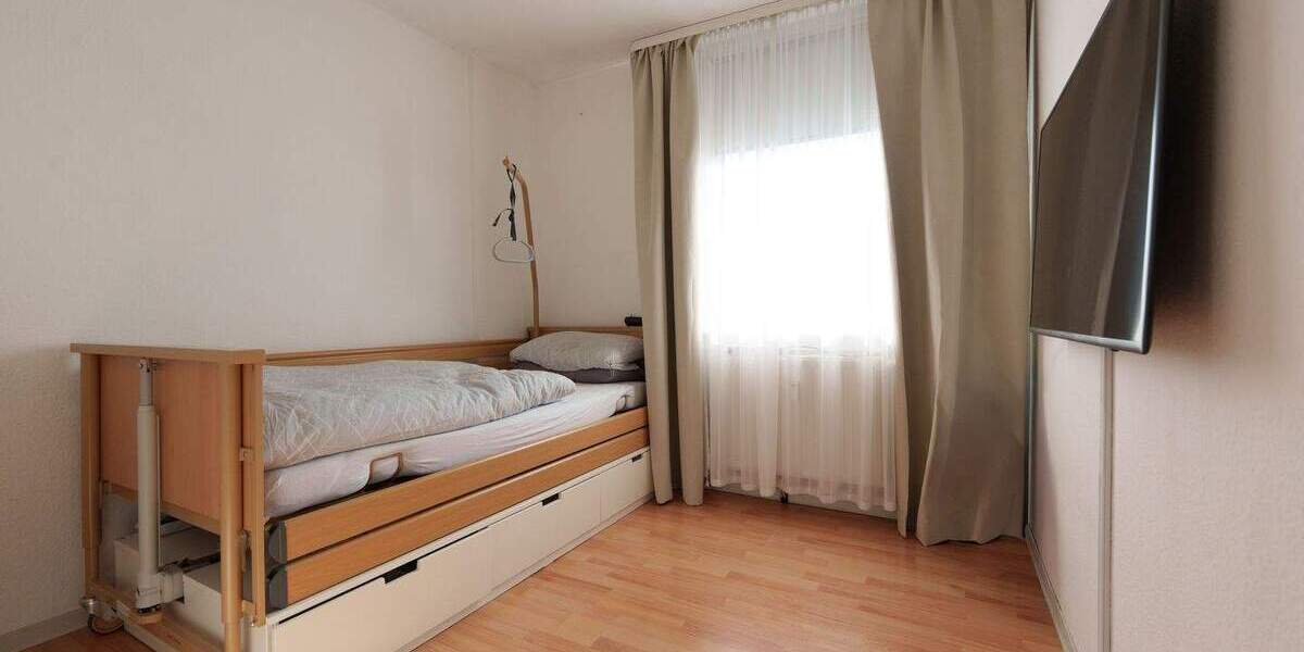 Etagenwohnung Neuss Innenstadt - 4 Zimmer, 80 m&sup2;, 209.000&euro; | Angebot:25399974