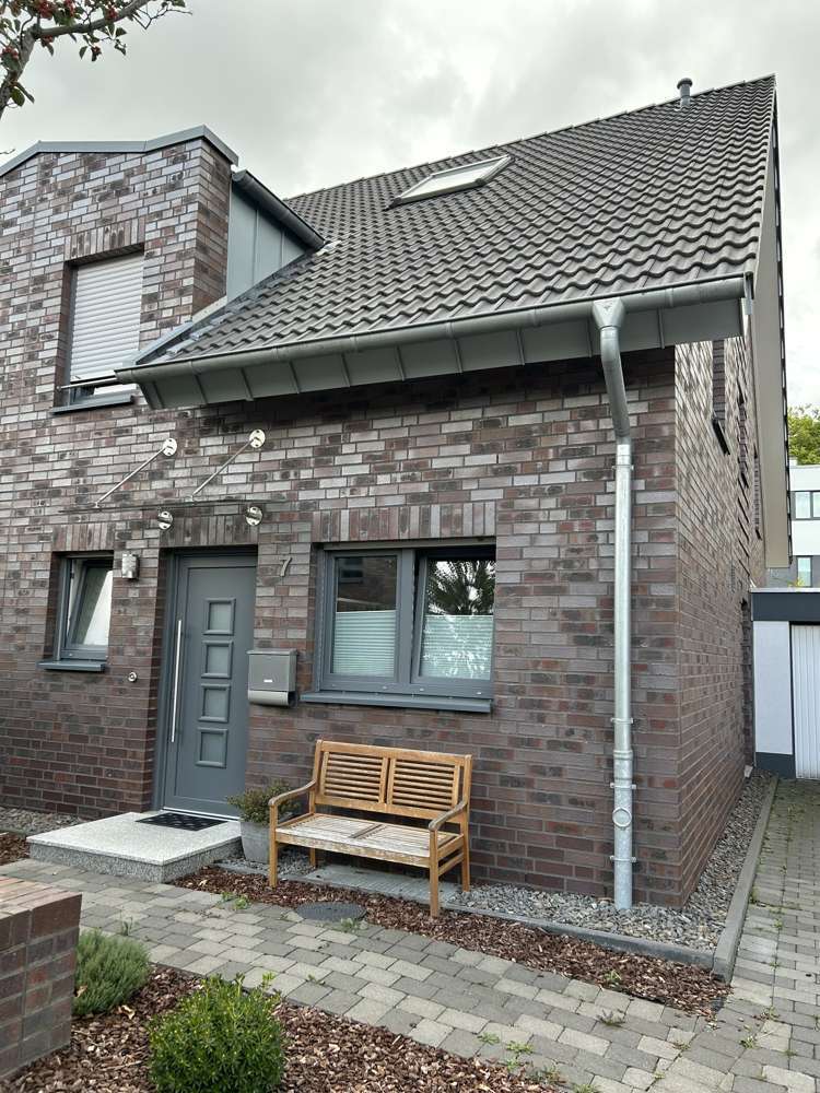 Haus zum Mieten in Leverkusen 2.400 € 133 m²