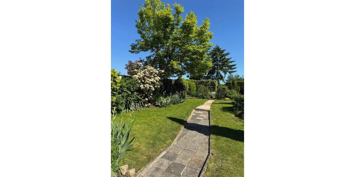 schönes, ruhig gelegenes Einfamilienhaus mit großem Garten zu verkaufen! 7 zimmer