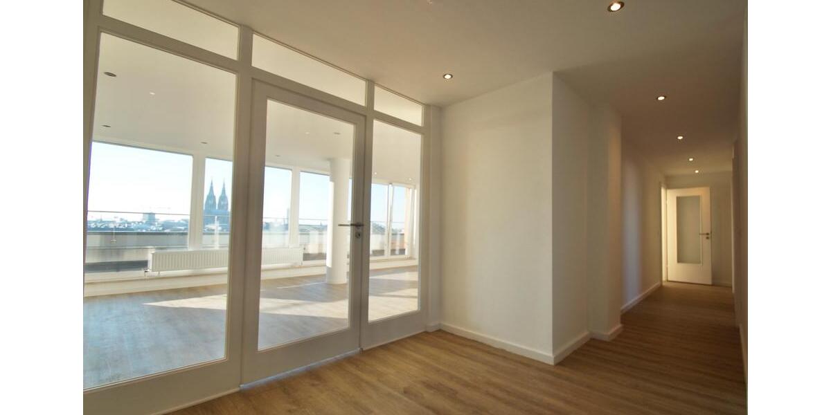 CITYHOUSE: Penthouse - Kölns schönster Blick auf den Dom! 90 m² Terrasse in Süd-West-Ausrichtung 3 zimmer