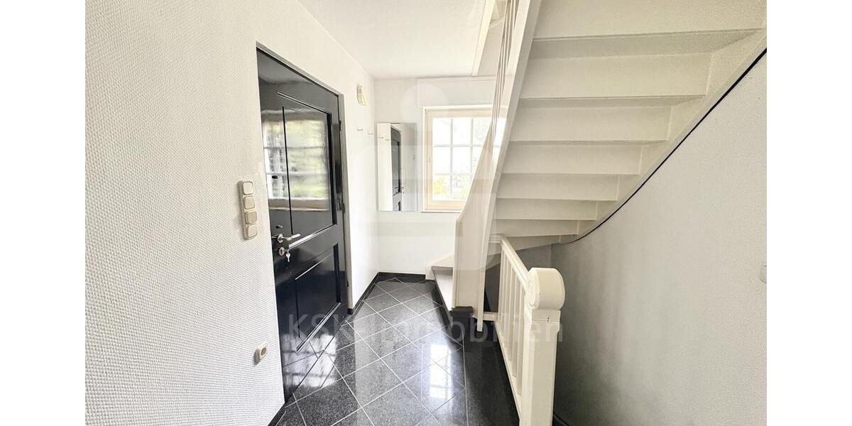 Charmante Maisonette-Wohnung mit Einbauküche in Bergheim-Mitte. 2 zimmer