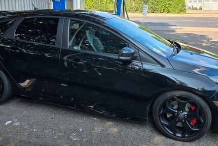 Ford Focus 84.000 km 16.500 € Düsseldorf 40231
