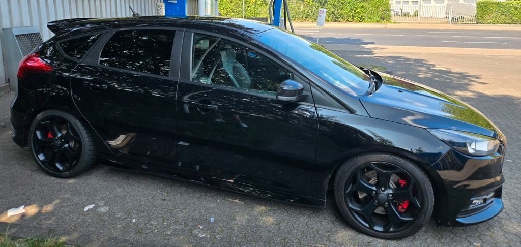 Ford Focus 84.000 km 16.500 € Düsseldorf 40231