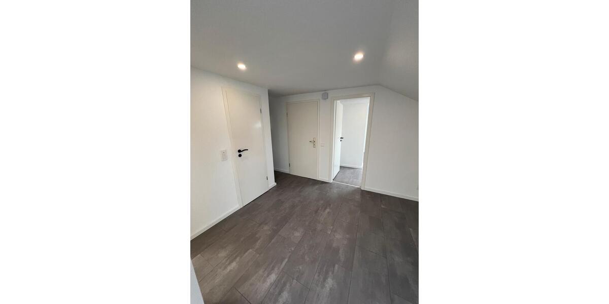 Dachgeschoßwohnung Neuss - 2 Zimmer, 65 m&sup2;, 760&euro; | Angebot:25391577