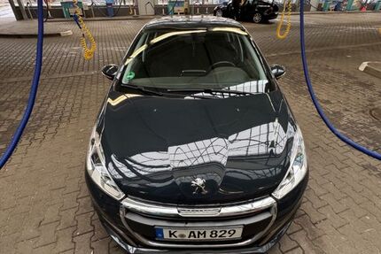 Peugeot 208 145.000 km 6.900 &euro; Köln 50829
