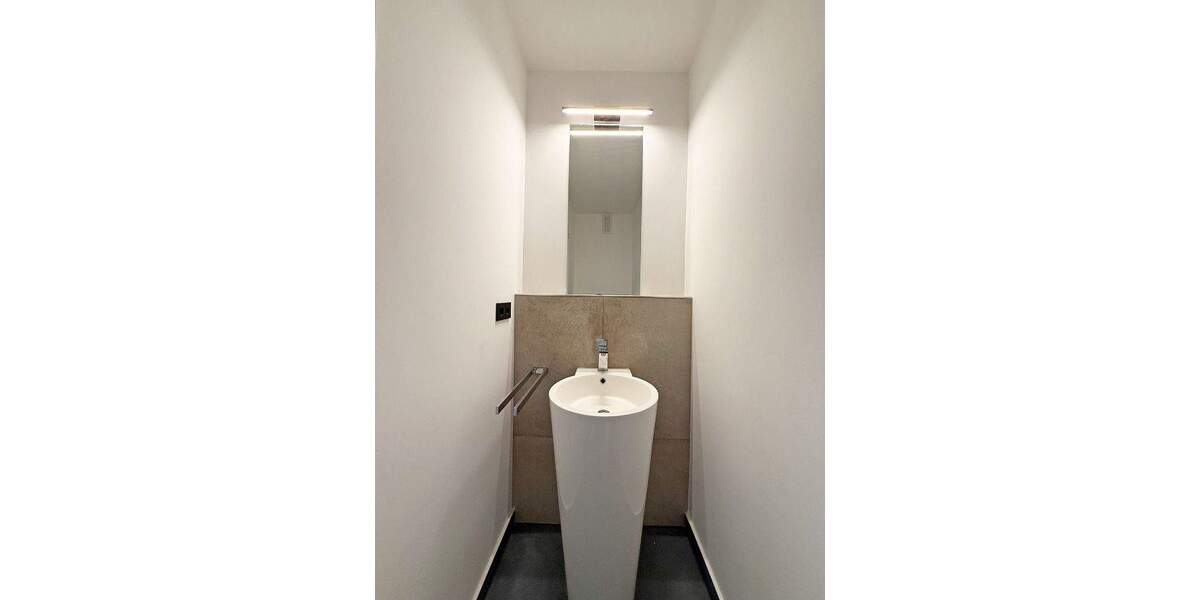 Etagenwohnung Düsseldorf Oberkassel - 2 Zimmer, 82 m&sup2;, 1.690&euro; | Angebot:25708278