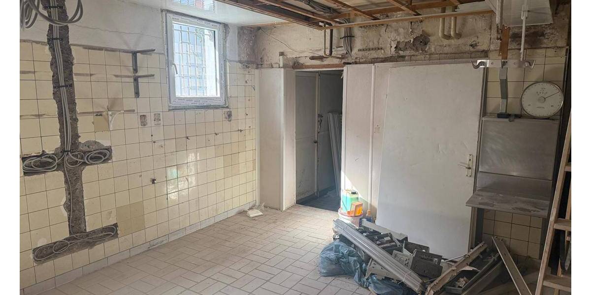 Ladenlokal auf der Brühler Straße - ehem. Metzgerei, ideal für Imbiss oder andere Konzepte 3 zimmer