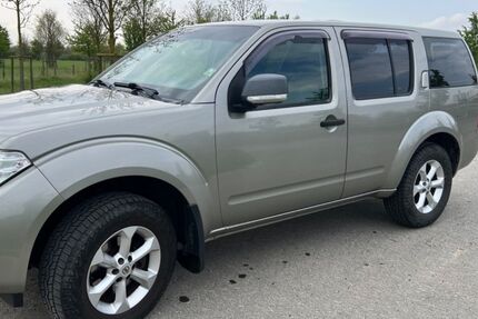 Nissan Pathfinder 227.227 km 11.900 &euro; Kerpen 50170