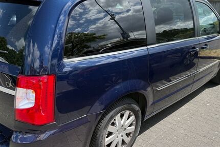 Chrysler Grand Voyager 196.000 km 12.599 &euro; Köln 51145