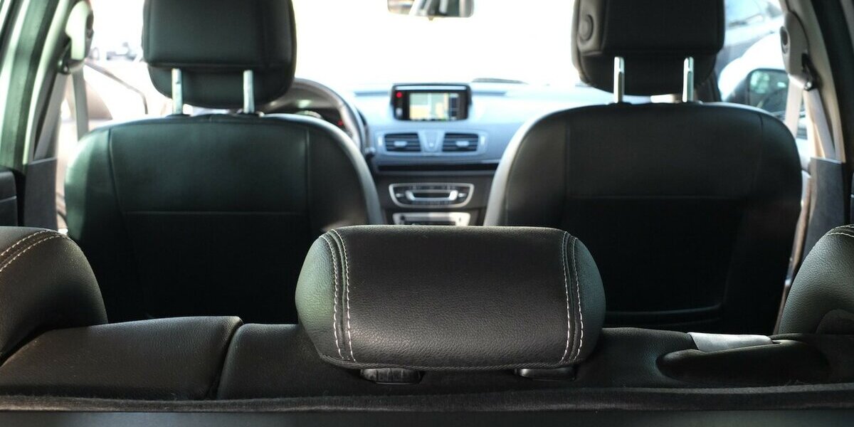 Renault Megane BOSE EDITION NAVI KLIMAAUTOM TEILLEDER PARK 107.158 km 7.408 &euro; Köln 50858