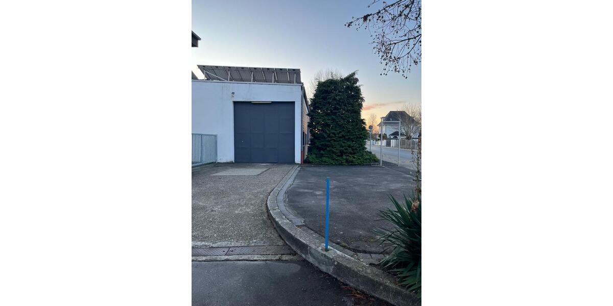 Büroräume mit Lagerhalle und Parkplätzen in Grevenbroich zimmer