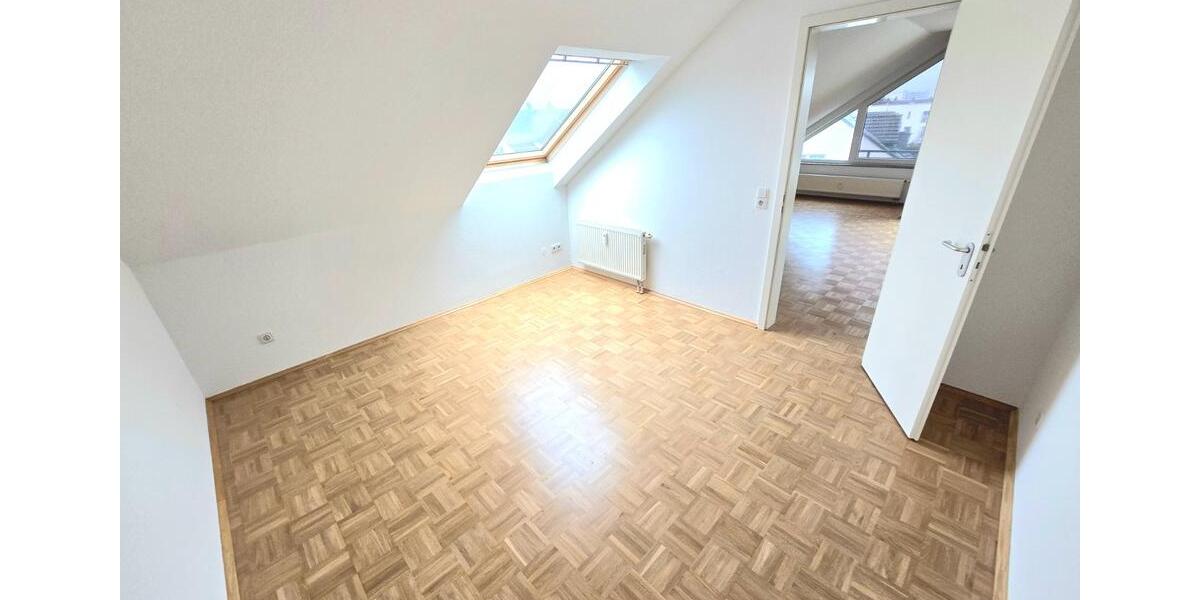 Helle 2-Zimmer-Dachgeschosswohnung mit Balkon in Raderberg 2 zimmer