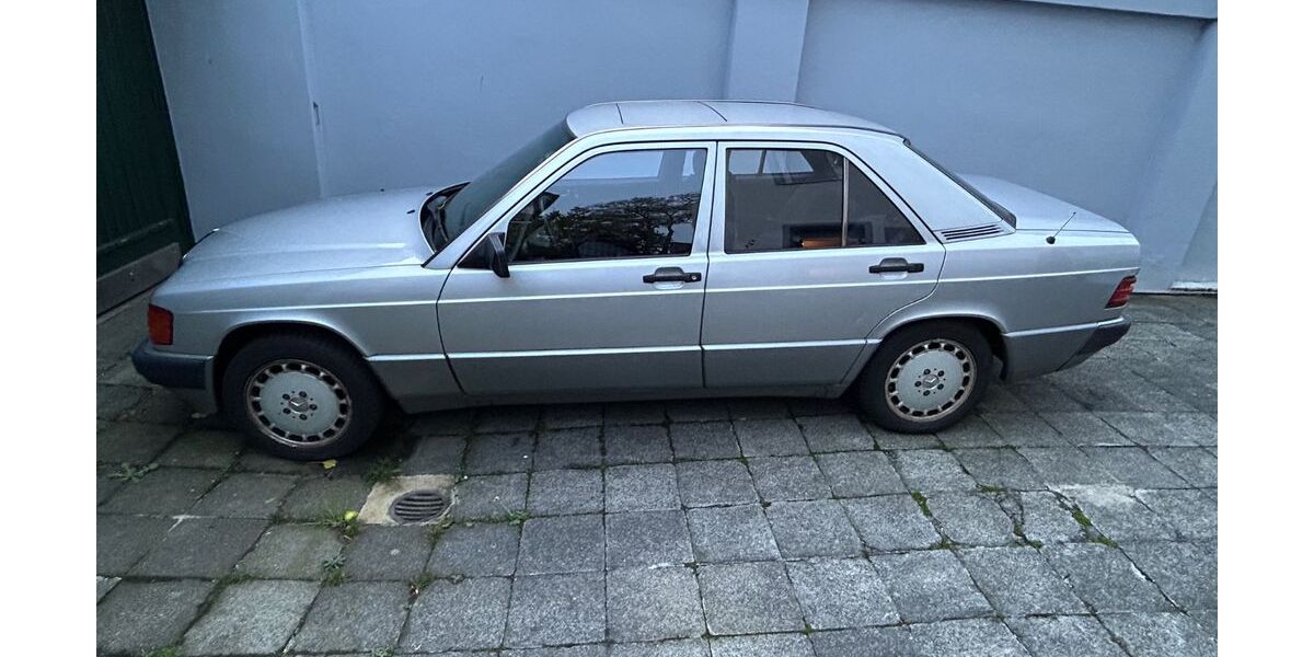 Mercedes-Benz 190 262.390 km 6.900 &euro; Köln 50931