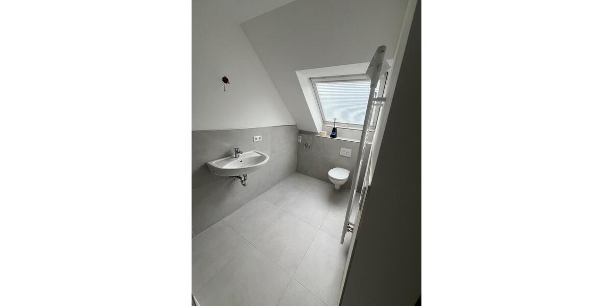 Dachgeschoßwohnung Solingen Central - 4 Zimmer, 80 m&sup2;, 750&euro; | Angebot:26135864
