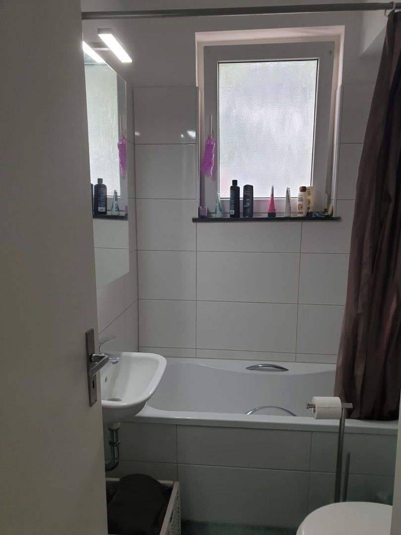 Wunderschöne 2 - Zimmer + Balkon ins Grüne, 4 Minuten vom Barbarossaplatz 2 zimmer