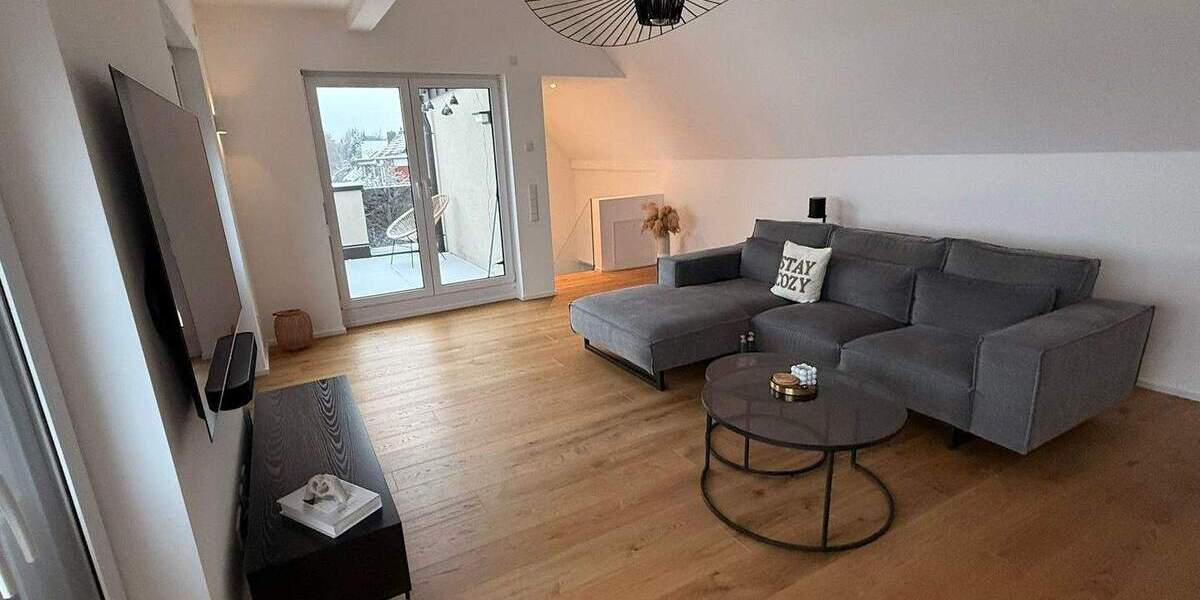 Wunderschöne Maisonette-Whg. in Alt-Junkersdorf mit Loggia - Anfragen per E-Mail - 4 zimmer