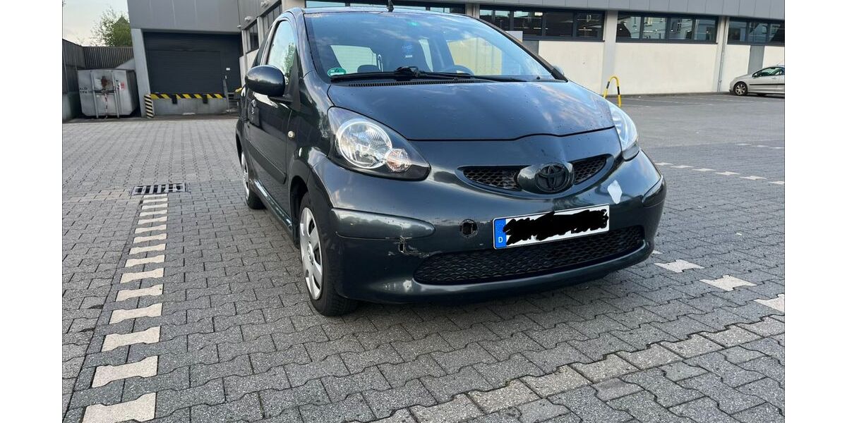 Toyota Aygo (X) 185.000 km 1.299 &euro; Solingen 42659