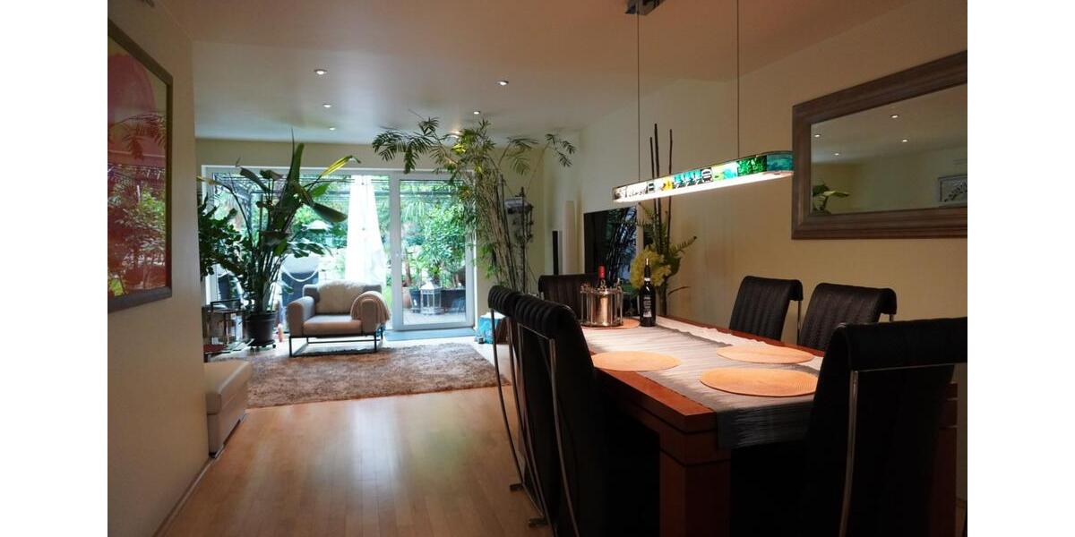 Reiheneckhaus mit Doppelgarage, Garten, PV-Anlage, Speicher 4 zimmer