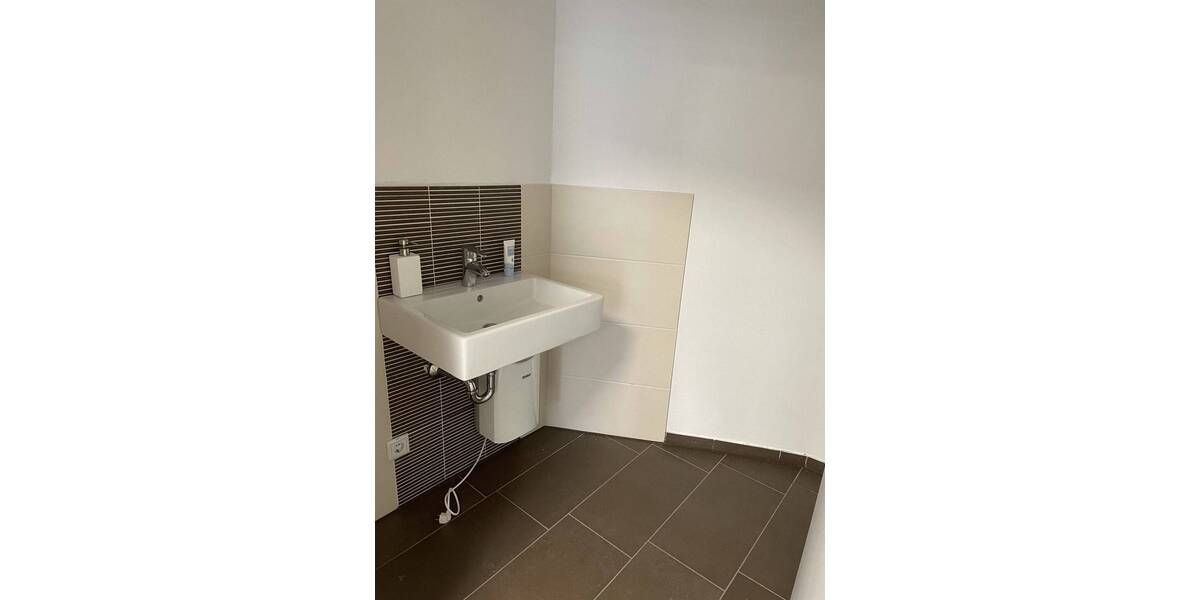 Gewerbeobjekt Köln Westhoven - 1 Zimmer, 8 m&sup2;, 210&euro; | Angebot:26503006