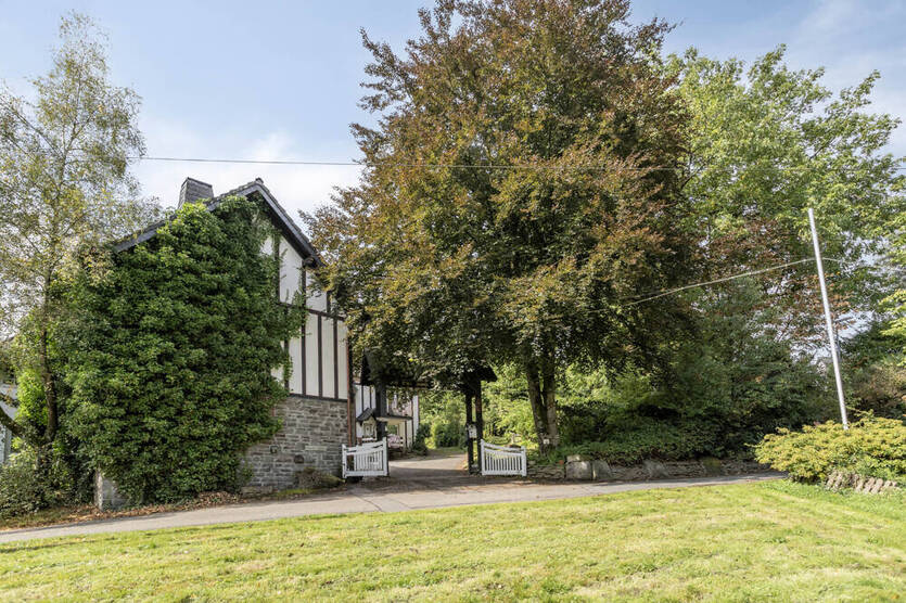 Außergewöhliches Anwesen mit mehreren Häusern mitten in der Natur 6 zimmer