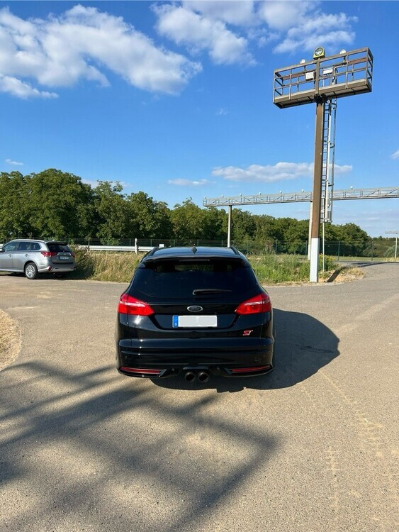 Ford Focus 79.900 km 18.800 € Köln 50667