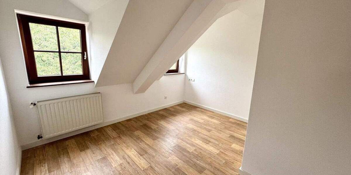 Großes Einfamilienhaus mit Einliegerwohnung und Nebenhaus in Quettingen 6 zimmer