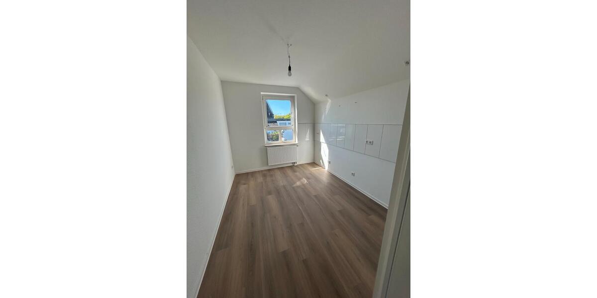 Dachgeschoßwohnung Solingen Ohligs - 3 Zimmer, 90 m&sup2;, 855&euro; | Angebot:26292984
