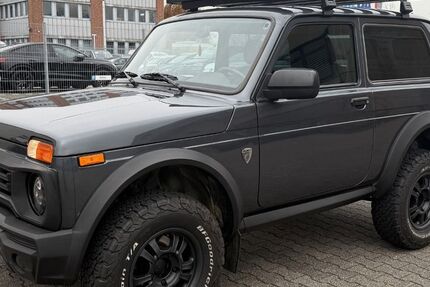 Lada Niva 27.700 km 16.495 € Langenfeld 40764