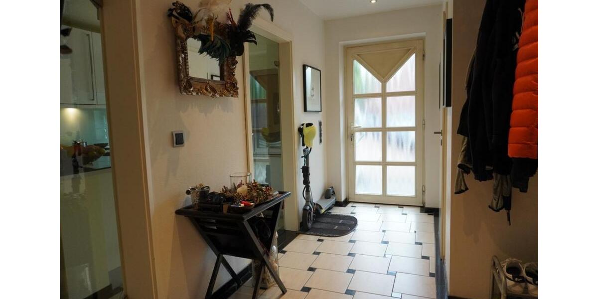 Reiheneckhaus mit Doppelgarage, Garten, PV-Anlage, Speicher 4 zimmer