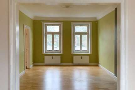 Ihr exklusives Kaufangebot - Charmante, großzügige 2-Zimmer-Wohnung in stilvoller Stadtvilla