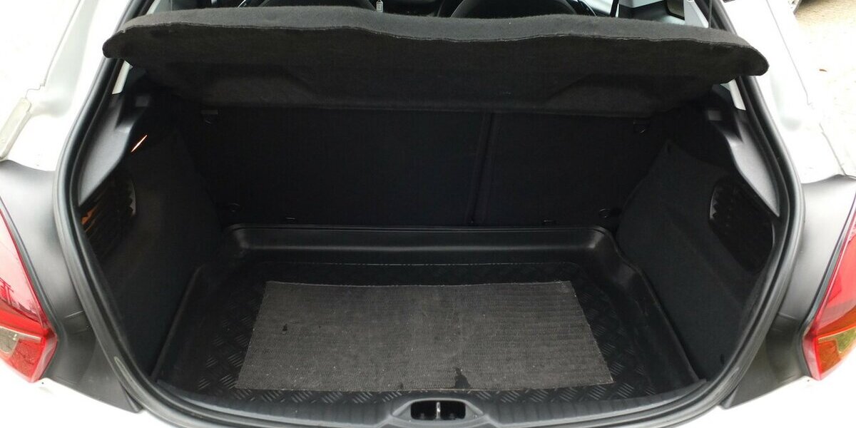 Peugeot 208 1.2 PURE TECH ALLURE KLIMAPDC SHZ SPORT LMF 98.599 km 7.704 &euro; Köln 50858