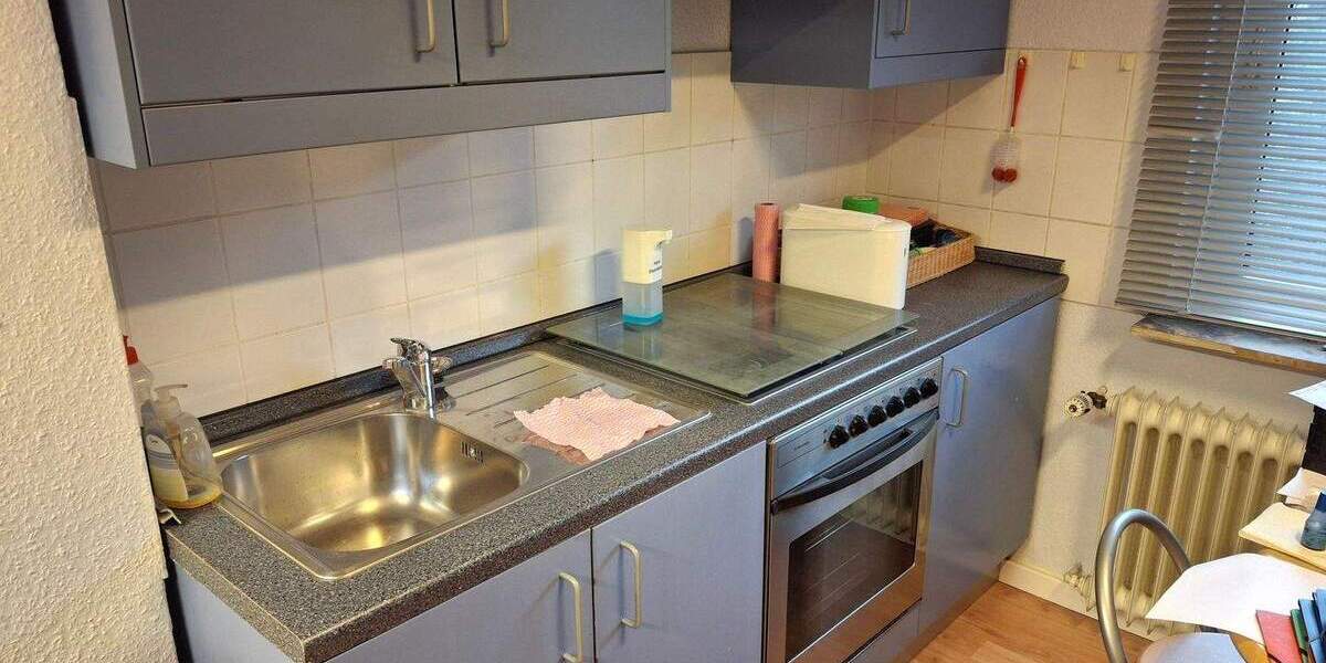 Großzügiges Zweifamilienhaus mit viel Platz und separatem Bürobereich in Top Lage von D-Unterrath 6 zimmer