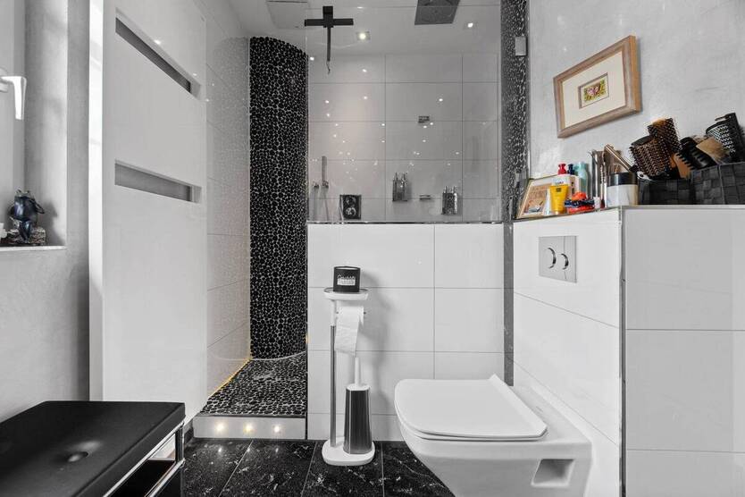 Saniert in 2001 plus Solartechnik: 5-Zi.-Reihenendhaus, großer Anbau, Garage, Stellplatz 5 zimmer