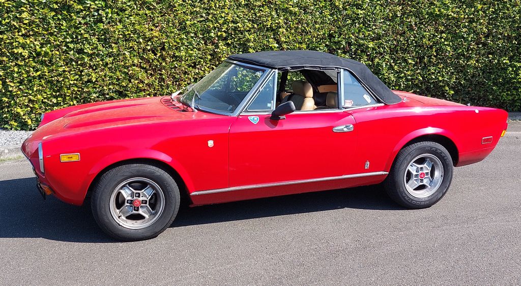 Fiat 124 Spider 99.999 km 13.250 &euro; Leverkusen 51373