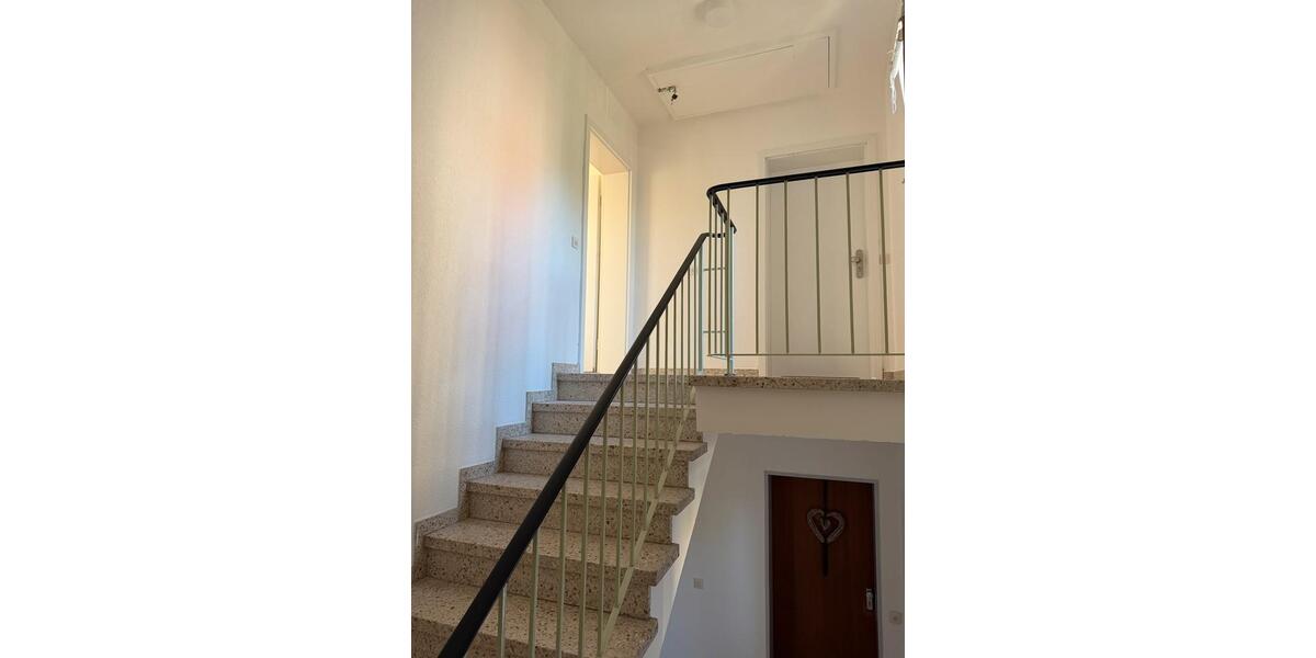 Etagenwohnung Düsseldorf Heerdt - 3 Zimmer, 83 m&sup2;, 2.100&euro; | Angebot:26393883