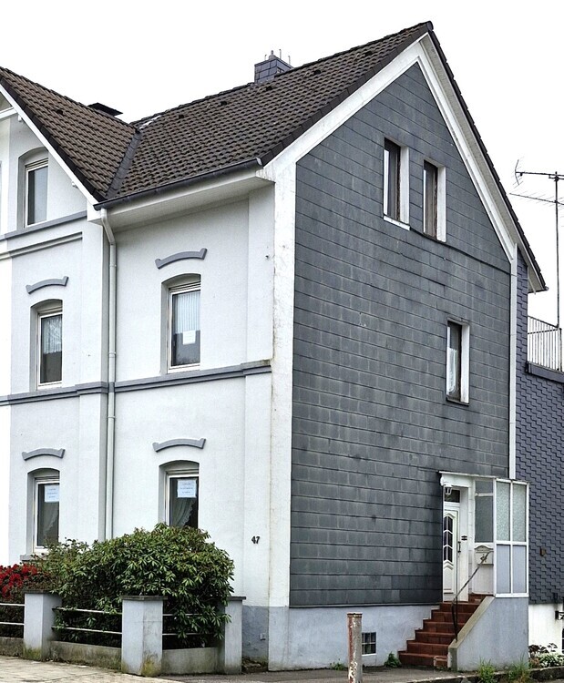 1-Fam. Haus mit Einliegerwohnung und Garagenhof zimmer