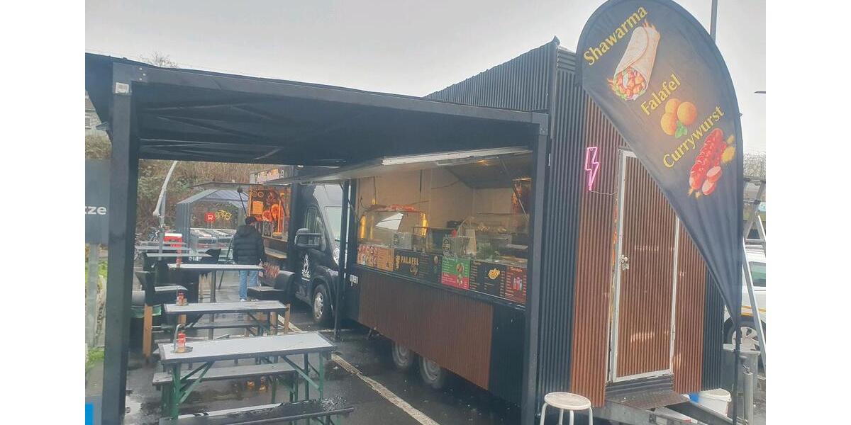 Feste Imbisswagen mitten in Düsseldorf zimmer