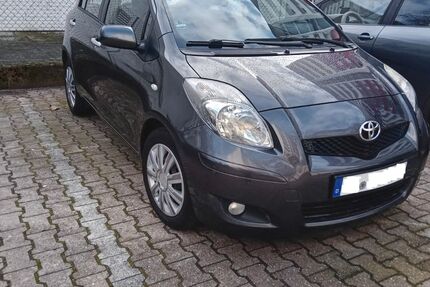 Toyota Yaris 196.300 km 3.850 € Köln 50829