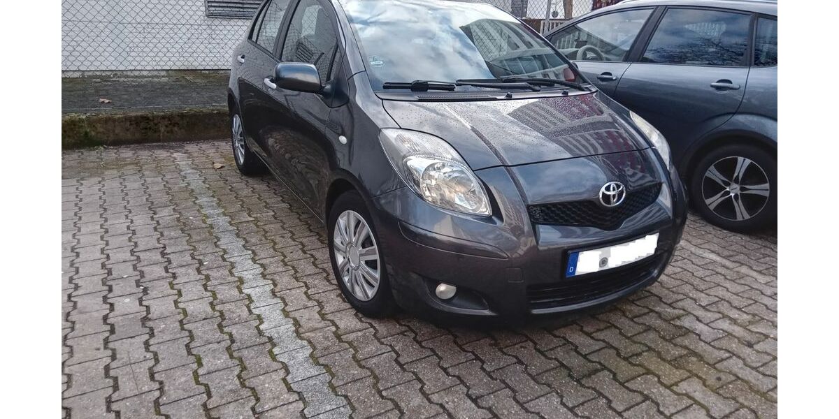 Toyota Yaris 196.300 km 3.850 € Köln 50829