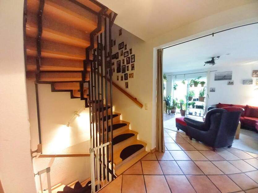 CITYHOUSE: Schöne Doppelhaushälfte mit großem Garten, Hobbyraum Souterrain, Keller, Terrasse 4 zimmer