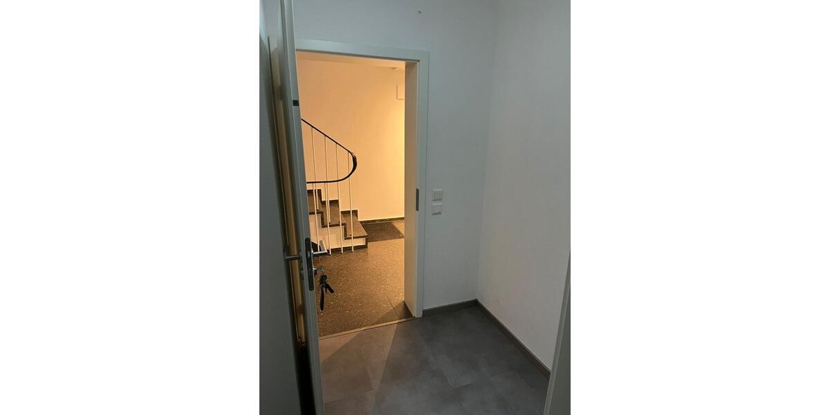 Büroräume mit Lagerhalle und Parkplätzen in Grevenbroich zimmer