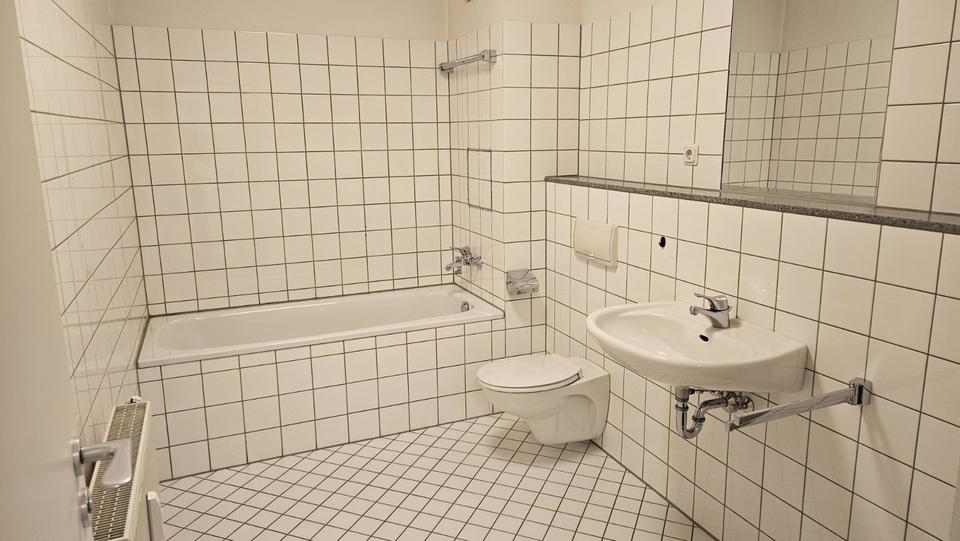 Eigentumswohnung 3,5 Zimmer 96,43m2 Balkon Aufzug 2 Parkplätze 3 zimmer