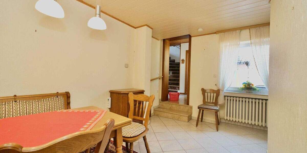 Familienfreundlich wohnen auf großem Grundstück in Reuschenberg 5 zimmer