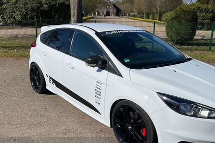 Ford Focus 100.000 km 13.500 &euro; Dormagen 41539