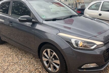 Hyundai i20 94.600 km 8.700 &euro; Leverkusen 51371