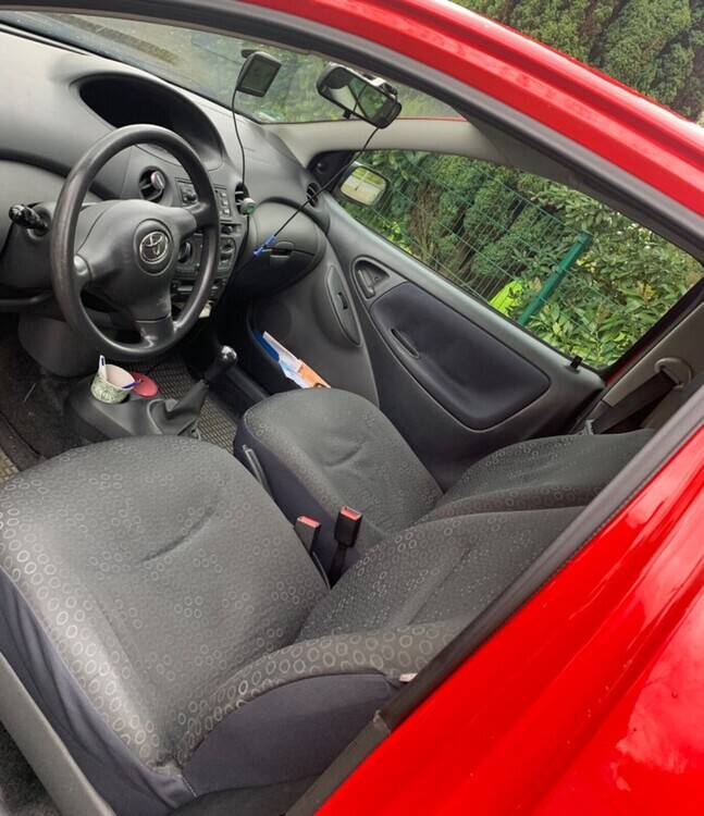 Toyota Yaris 240.000 km 2.200 € Solingen 42651
