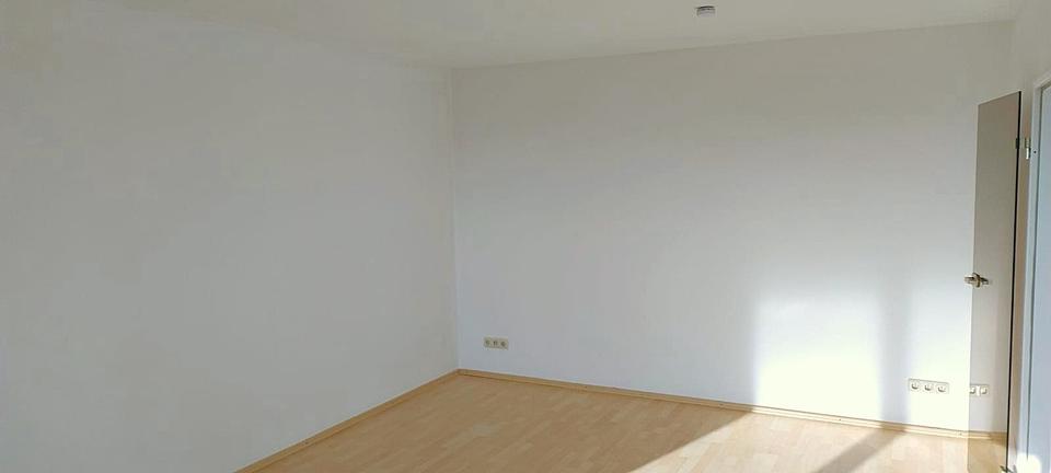 Renovierte 4-Zimmer-Wohnung mit Balkon & Aufzug – EBK, 6. OG, Fre 4 zimmer